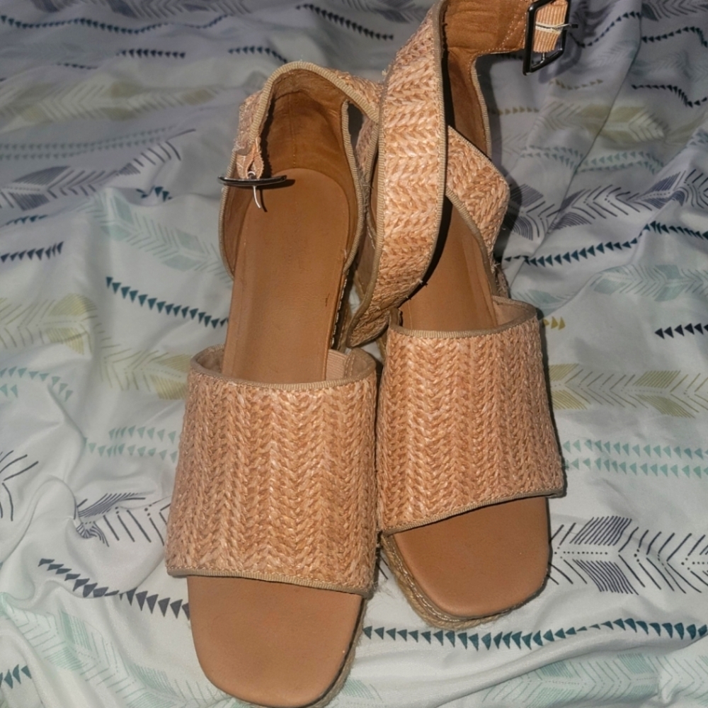 Wedge sandals